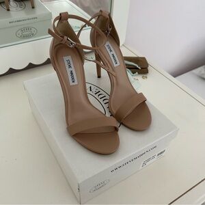 NWT Steve Madden Angelina Heels